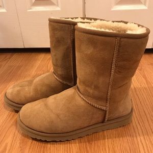 Classic short Ugg boots, used.